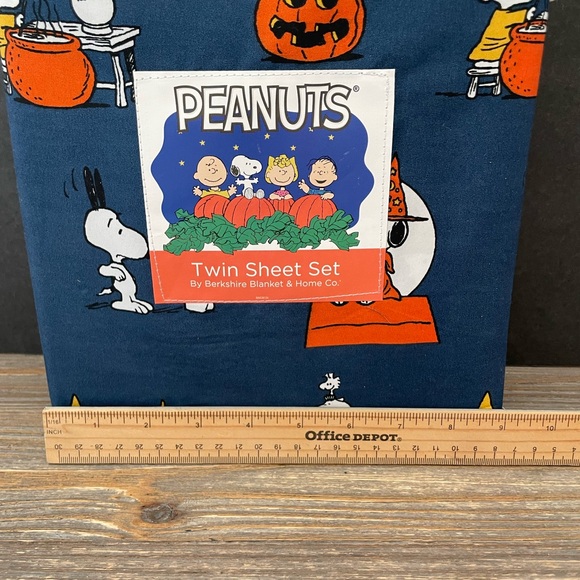 SOLD - Peanuts Snoopy Twin Sheet Set 3 Pc TWIN Halloween Woodstock Moon Blue NEW - Picture 4 of 5